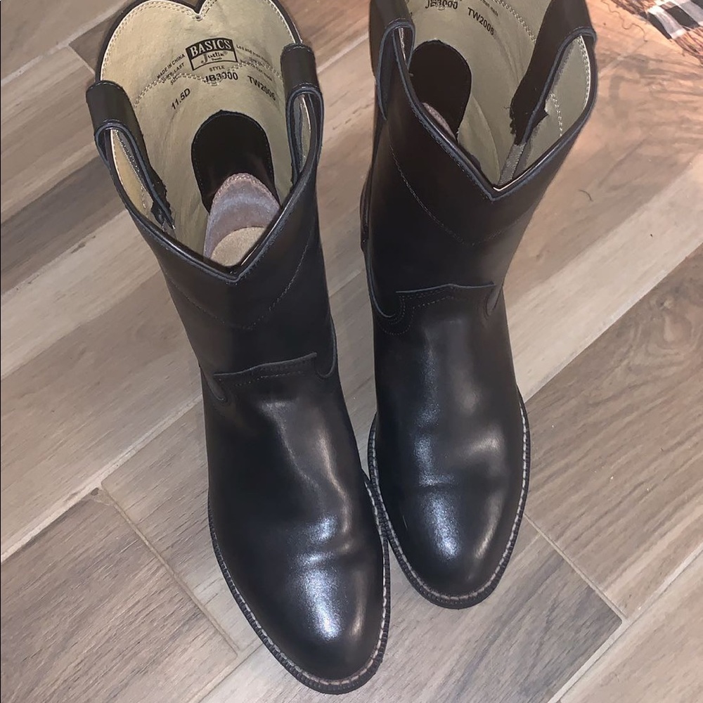 Men’s size 11.5 Justin boots worn once. New.